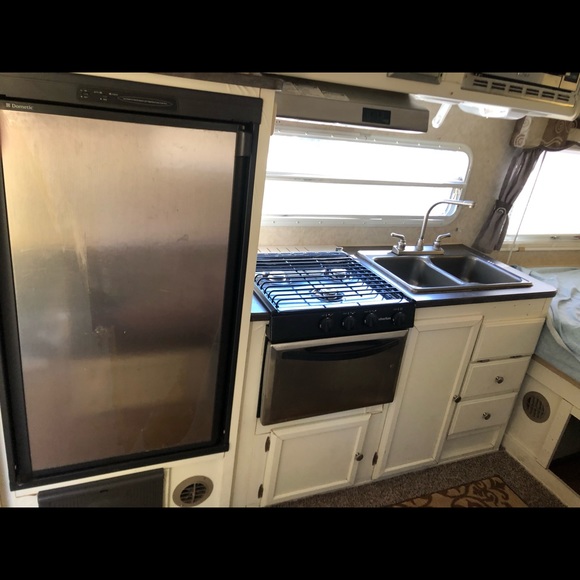 Rockwood camper - Picture 3 of 9